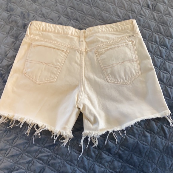 Lucky Brand Women's Mid Rise Relaxed Short - Picture 4 of 11